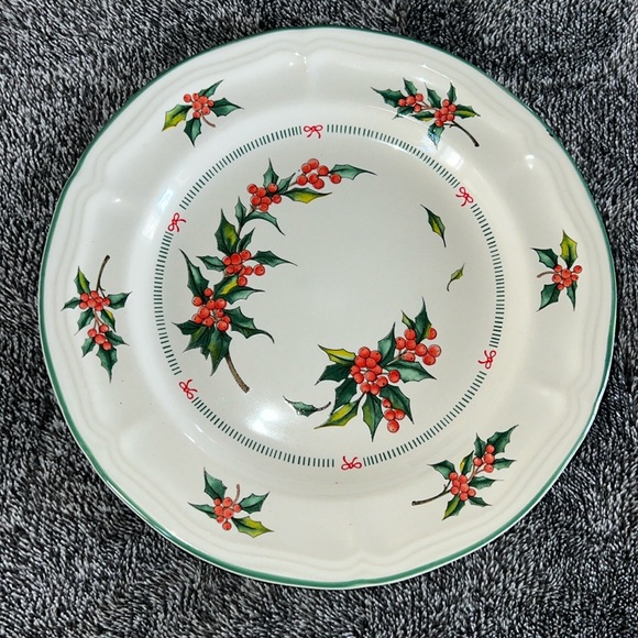 TABLETOPS UNLIMITED HOLLY BERRY PLATE - SALAD, DESERTS OR APPETIZERS - Picture 3 of 11